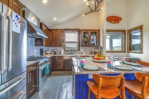 Oceanfront Home w/ Hot Tub, Sauna, 8 Mi to Newport