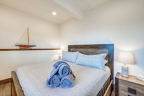 Oceanfront Home w/ Hot Tub, Sauna, 8 Mi to Newport