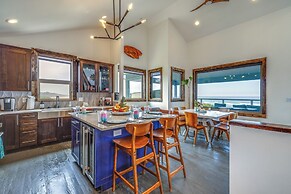 Oceanfront Home w/ Hot Tub, Sauna, 8 Mi to Newport