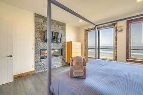 Oceanfront Home w/ Hot Tub, Sauna, 8 Mi to Newport