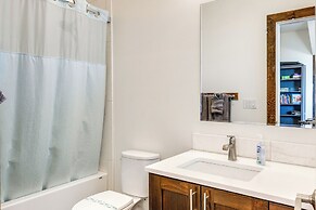 Oceanfront Home w/ Hot Tub, Sauna, 8 Mi to Newport