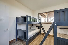 Oceanfront Home w/ Hot Tub, Sauna, 8 Mi to Newport