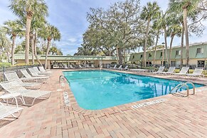 Close to Beach & Coligny Plaza: Hilton Head Condo!