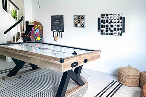 Beautiful Chandler Escape w/ Putting Green & Pool!