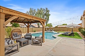 Beautiful Chandler Escape w/ Putting Green & Pool!
