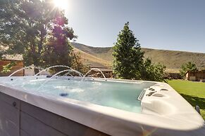 Heber City Home: Private Yard & Hot Tub!