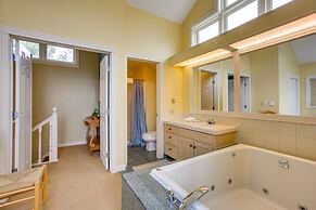 Glen Arbor Vacation Rental w/ Views of Lake!