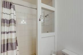 Marshall Cottage on 1895 Tobacco Farm w/ Hot Tub!