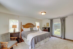 Marshall Cottage on 1895 Tobacco Farm w/ Hot Tub!