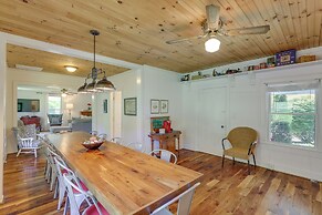 Marshall Cottage on 1895 Tobacco Farm w/ Hot Tub!