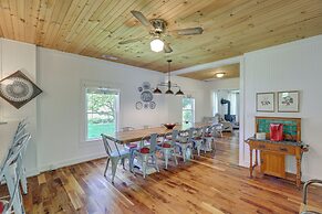 Marshall Cottage on 1895 Tobacco Farm w/ Hot Tub!