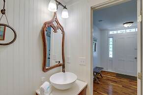 Marshall Cottage on 1895 Tobacco Farm w/ Hot Tub!