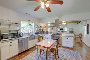 Marshall Cottage on 1895 Tobacco Farm w/ Hot Tub!