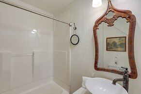 Marshall Cottage on 1895 Tobacco Farm w/ Hot Tub!