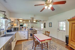 Marshall Cottage on 1895 Tobacco Farm w/ Hot Tub!