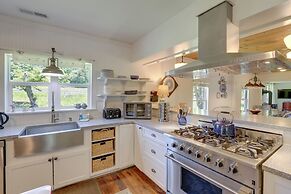 Marshall Cottage on 1895 Tobacco Farm w/ Hot Tub!