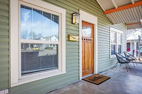 Chic Lawton Home, 5 Mins to Fort Sill!