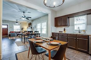 Chic Lawton Home, 5 Mins to Fort Sill!