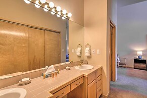 Walk to Lifts: 'chimney Ridge' Townhome w/ Hot Tub