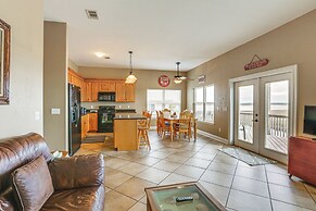 Family-friendly Waterfront Oasis: 7 Miles to Beach