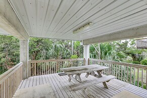 Family-friendly Waterfront Oasis: 7 Miles to Beach