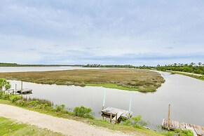 Family-friendly Waterfront Oasis: 7 Miles to Beach