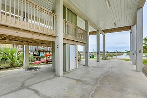 Family-friendly Waterfront Oasis: 7 Miles to Beach