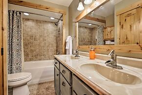 Granby Condo w/ Pool Access, Near Hiking & Skiing!