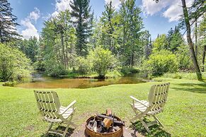 Peaceful Traverse City Cabin ~ 16 Mi to Dtwn!