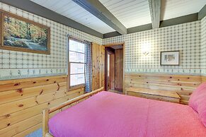 Peaceful Traverse City Cabin ~ 16 Mi to Dtwn!