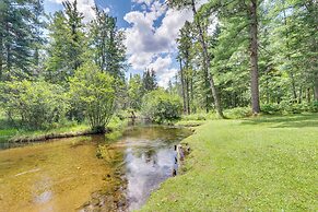 Peaceful Traverse City Cabin ~ 16 Mi to Dtwn!