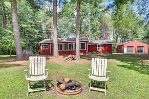 Peaceful Traverse City Cabin ~ 16 Mi to Dtwn!