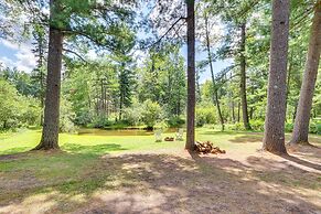 Peaceful Traverse City Cabin ~ 16 Mi to Dtwn!