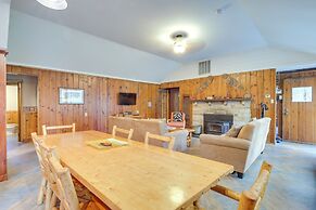 Peaceful Traverse City Cabin ~ 16 Mi to Dtwn!