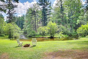 Peaceful Traverse City Cabin ~ 16 Mi to Dtwn!