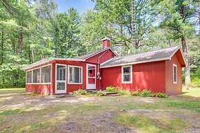 Peaceful Traverse City Cabin ~ 16 Mi to Dtwn!