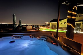 11 Mi to Dtwn: Phoenix Guest House w/ Hot Tub