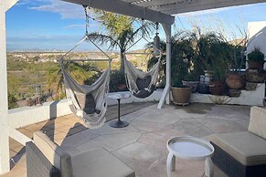 11 Mi to Dtwn: Phoenix Guest House w/ Hot Tub