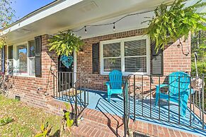 Charming Wilmington Home w/ Screened-in Porch