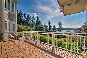 Spacious Lake Stevens Home w/ Fire Pit, Patio