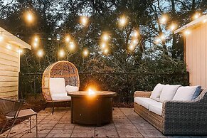 Oak Island Getaway w/ Yard - Walk to Beach!