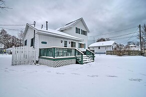 Hip Downtown Cottage - Walk to Beach, Pier, Dining