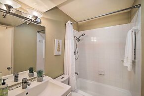 Charming Montrose Townhome With Private Pool!