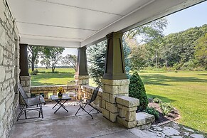 Pet-friendly Home: Grill & Fire Pit in Manhattan