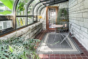 Pet-friendly Home: Grill & Fire Pit in Manhattan