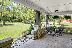 Pet-friendly Home: Grill & Fire Pit in Manhattan