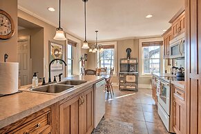 Pet-friendly Home: Grill & Fire Pit in Manhattan