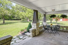 Pet-friendly Home: Grill & Fire Pit in Manhattan