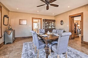 Pet-friendly Home: Grill & Fire Pit in Manhattan