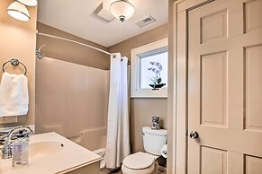 Pet-friendly Home: Grill & Fire Pit in Manhattan